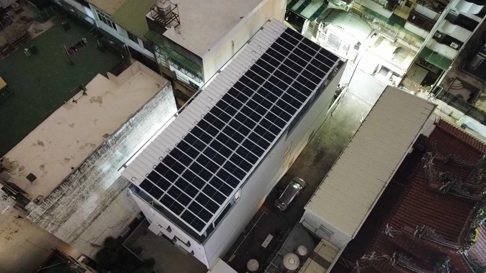 住宅屋頂的光電浪板